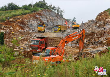 中铁15局 成贵铁路13标土石方开挖工程完成过半 中国铁路 中国网